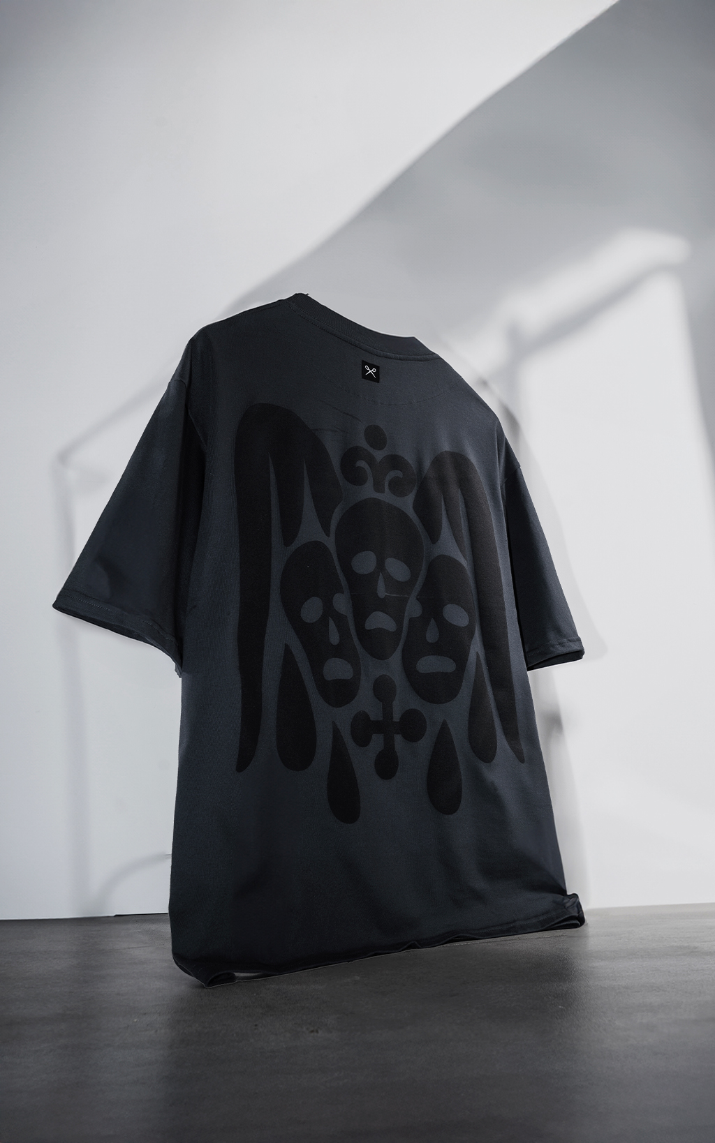 Remera Ángeles [ Carbón ]